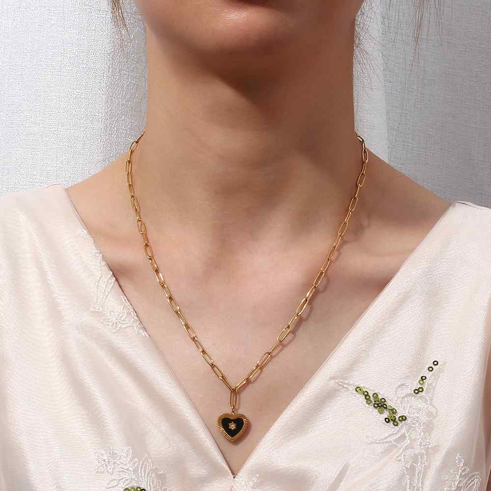 Collar corazón negro